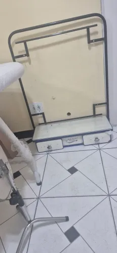 Duas bancadas de barbeiro 200 reais
