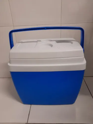 Caixa térmica 26L muito bom estado, pouco usado