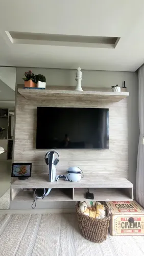 Rack para TV 1,80 m x 1,80 m - Painel Amadeirado