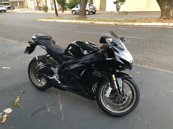 Suzuki Srad 750 13/14 muito nova !!