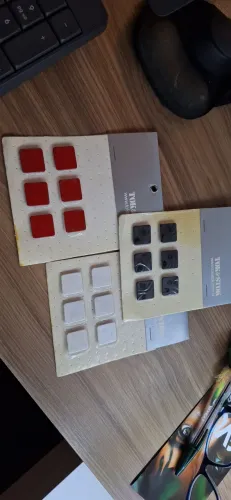 3 conjuntos de ímãs Tok Stok com 6 unidades cada. 3 cores