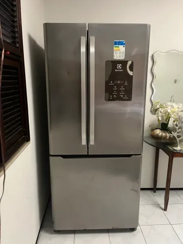 Geladeira Electrolux inox (COM DEFEITO NO GÁS)