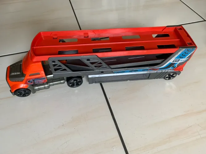 Brinquedos carrinhos usados