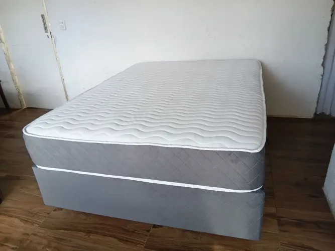 Vendo só colchão de mola ensacada novo bem confortável de casal
