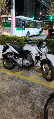 CB 300R CONSERVADA E REVISADA