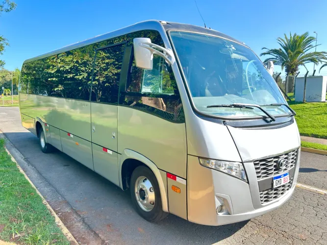 Micro ônibus Marcopolo Volare W9 Executivo com 31 + 2 lugares ano 2017