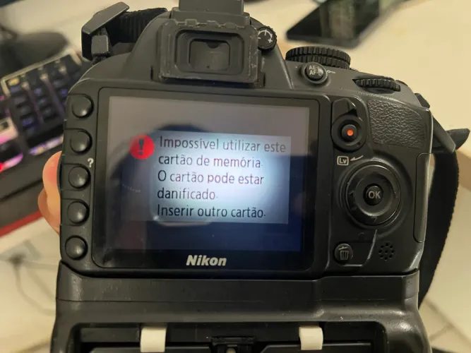 Câmera Nikon D3100 pra vender logo 