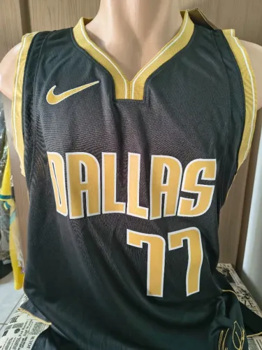 Regata NBA Dallas Mavericks Luka Don?i? #77 Golden Edition Black Nova com Etiqueta
