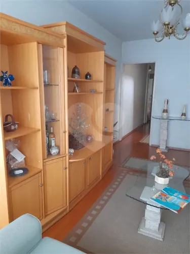 Ótimo sobrado com 3 quartos, sendo uma suíte, 2 vagas.