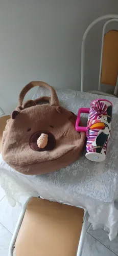 Bolsa multi uso da capivara e copo térmico Farm novos!!