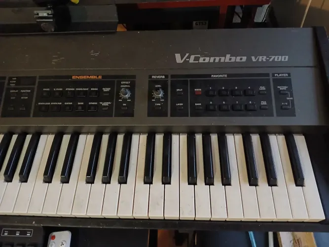 Teclado Roland VR 700 Profissional