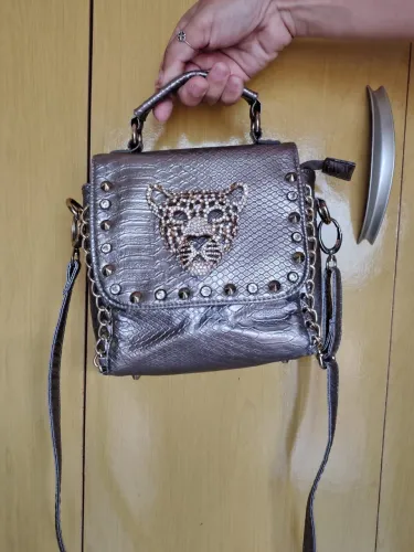 Bolsa Leopardo de metal com pedras 20x22