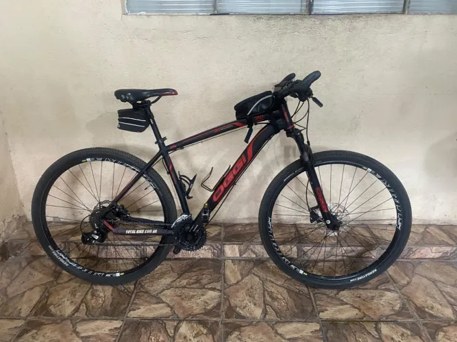 Oggi Big Wheel 7.0 2023 Aro 29 - Shimano Alivio - Excelente estado