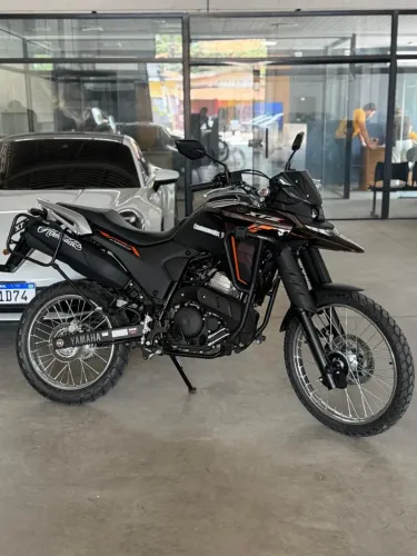 Aro muito novo apenas 3 semanas de uso são as originais da Yamaha . Meu zap *38