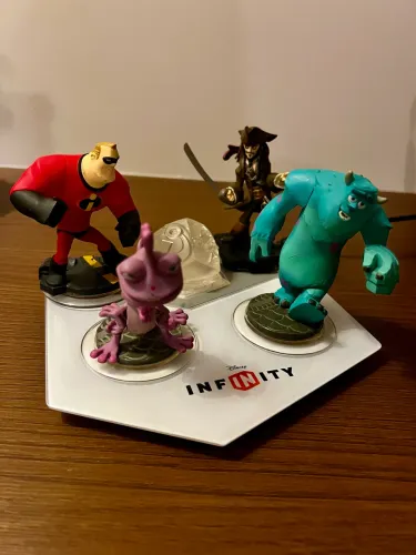 Kit Disney Infinity Com 4 Bonecos E Base Original