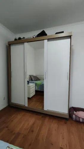 Quarda roupa 3 portas com espelho 