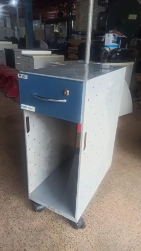 Gaveteiro de aço com Suporte para CPU