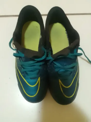 Chuteira Infantil Nike com caneleira 
