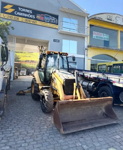 Retroescavadeira Caterpillar 416E 2014