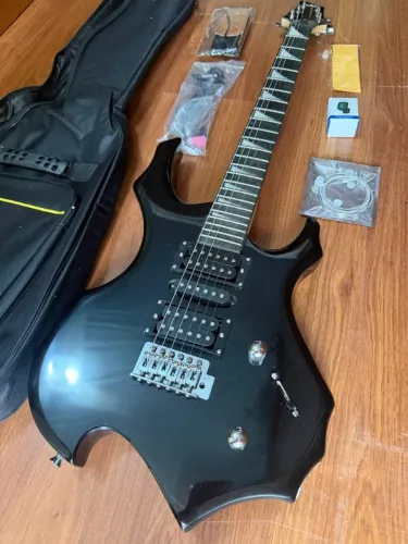 Guitarra warlock black 24 trastes madeira maple completa melhores acessórios