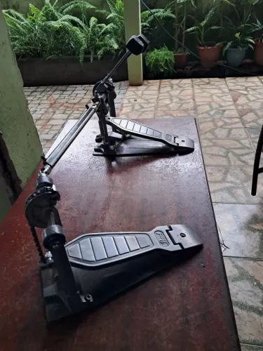 Vendo pedal duplo