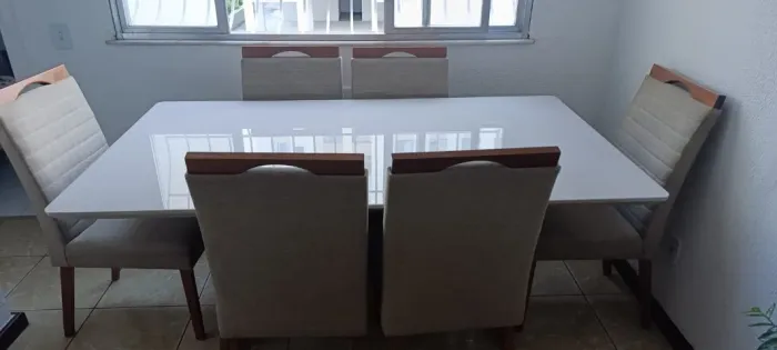 Mesa de jantar com 6 cadeiras