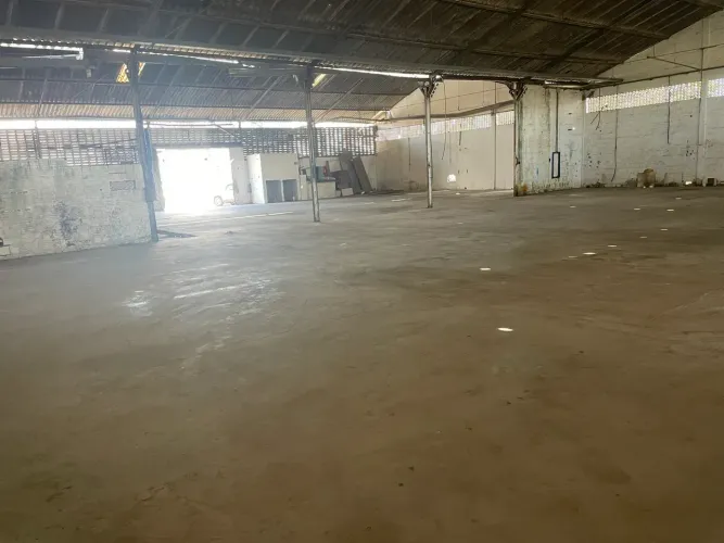 Galpão/Depósito/Armazém para aluguel possui 720 metros quadrados