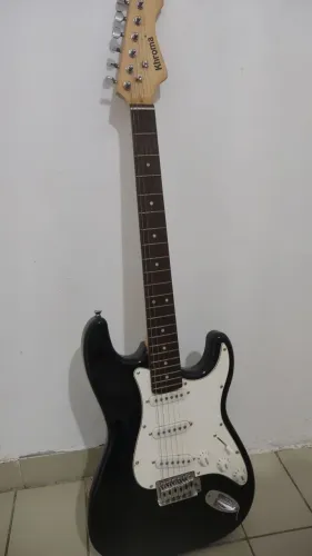 Vendo guitarra stratosfer nova com amplificador stagg 40 GA R.