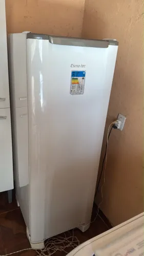Vende-se geladeira