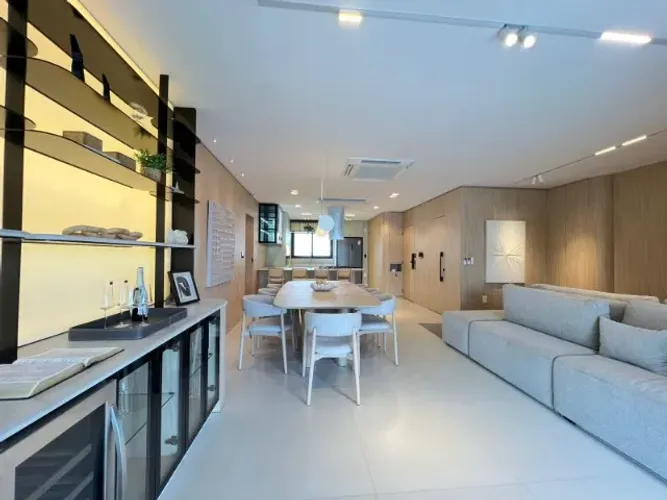 Vende-se apartamento com 03 suítes, mobiliado e decorado, em frente do Marista Chapecó.