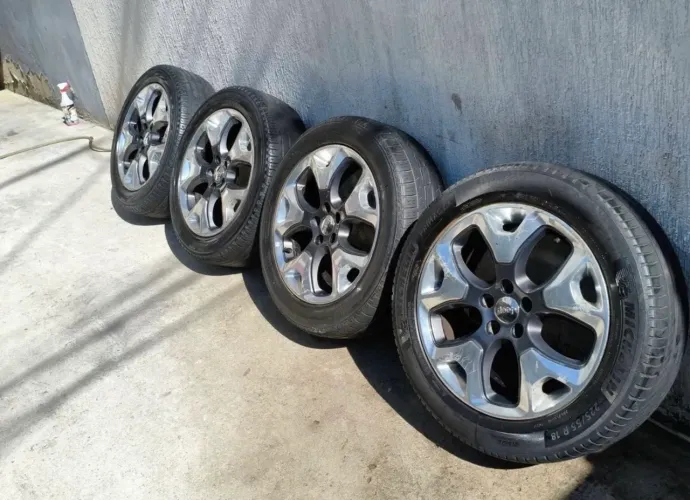 Oportunidade Rodas Jeep aro 18 originais 