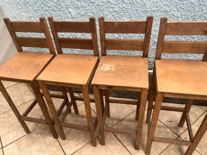 Vendo 4 banquetas altas de madeira