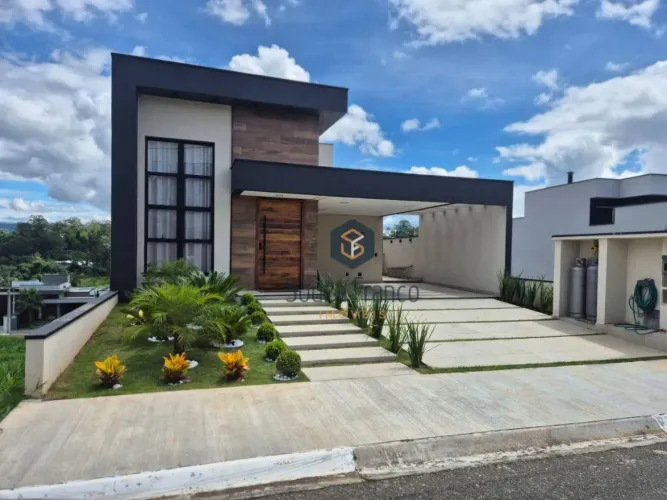 Casa de Alto Padrão com Piscina e Vista para Natureza no Condomínio Veneza | 4 Dormitórios