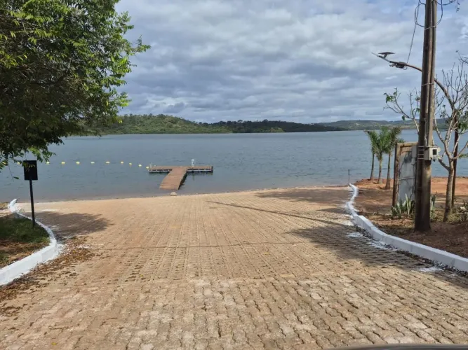 CORUMBÁ IV - Lote em condomínio fechado no Lago Corumbá 4