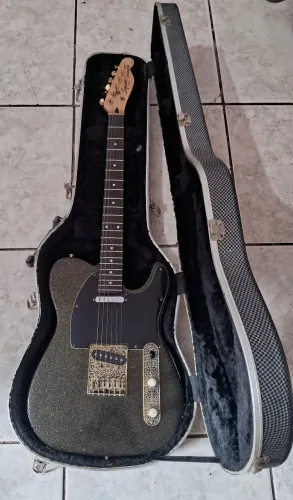 Vendo guitarra squier by fender telecaster série standard com captação fender delux 
