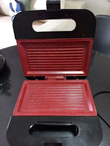 Sanduicheira Britânia 750w 127v vermelha antiaderente