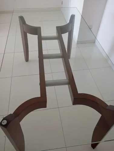 Mesa de Madeira com tempo de vidro