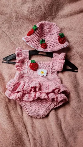 roupa personalizada em crochê para mesversário 