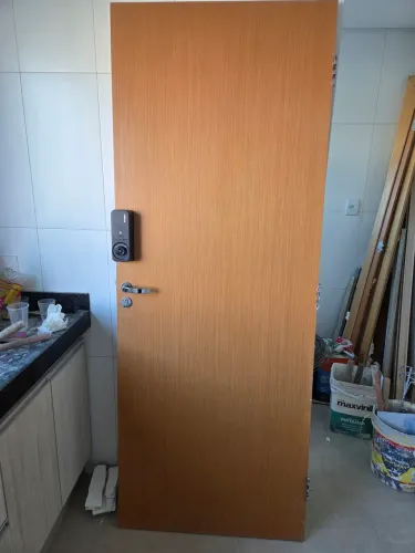 Porta Pronta Pormade 80x210 + Fechadura Digital Intelbras + Portal e Alizar