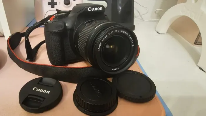 Canon EOS Rebel T6 + Lente 18-55mm ? Apenas ~560 cliques (seminova)