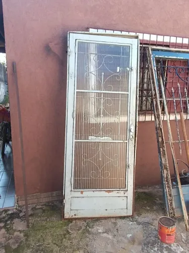 Vendo Porta de Serralheria com Portal completa 