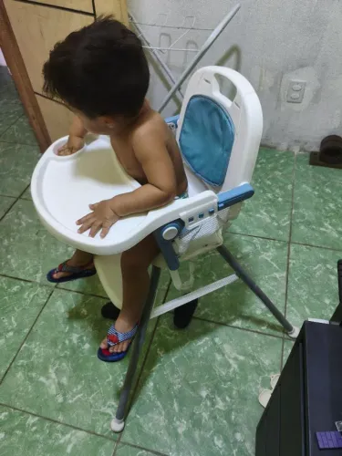 CADEIRA DE ALIMENTAÇÃO BEBÊ - COM CINTO DE SEGURANÇA - PREÇO PRA VENDER LOGO