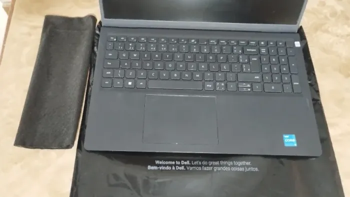 Notebook Dell Vostro 3520 Intel Core i3 1215U 12ª Geração 15,6" 8GB SSD 256GB Windows 11