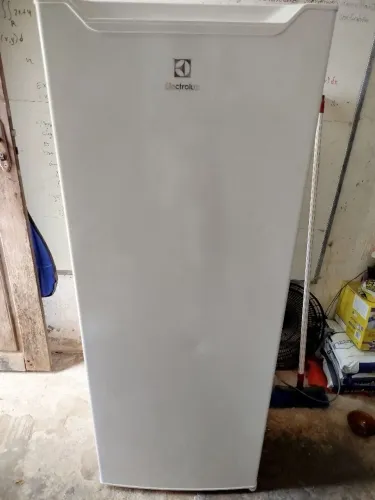 Geladeira Electrolux RE21 - 213 Litros