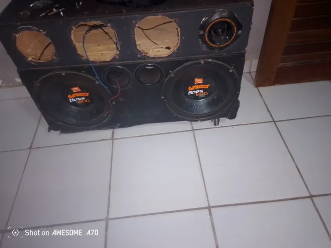 Caixa de som automotivo
