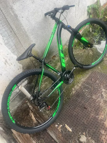 Bike aro 29 nova  24 marcha freio a disco nos dois aro .