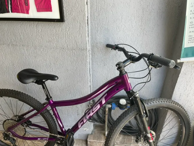 Bike FIRST aro 29? 12 v Toda Absolute Freios hidráulicos