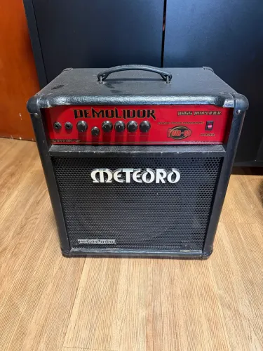 Amplificador de contra baixo Meteoro