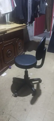 cadeira mocho giratória com encosto