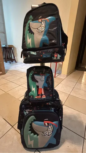 Kit bolsa com rodinhas escolar menino